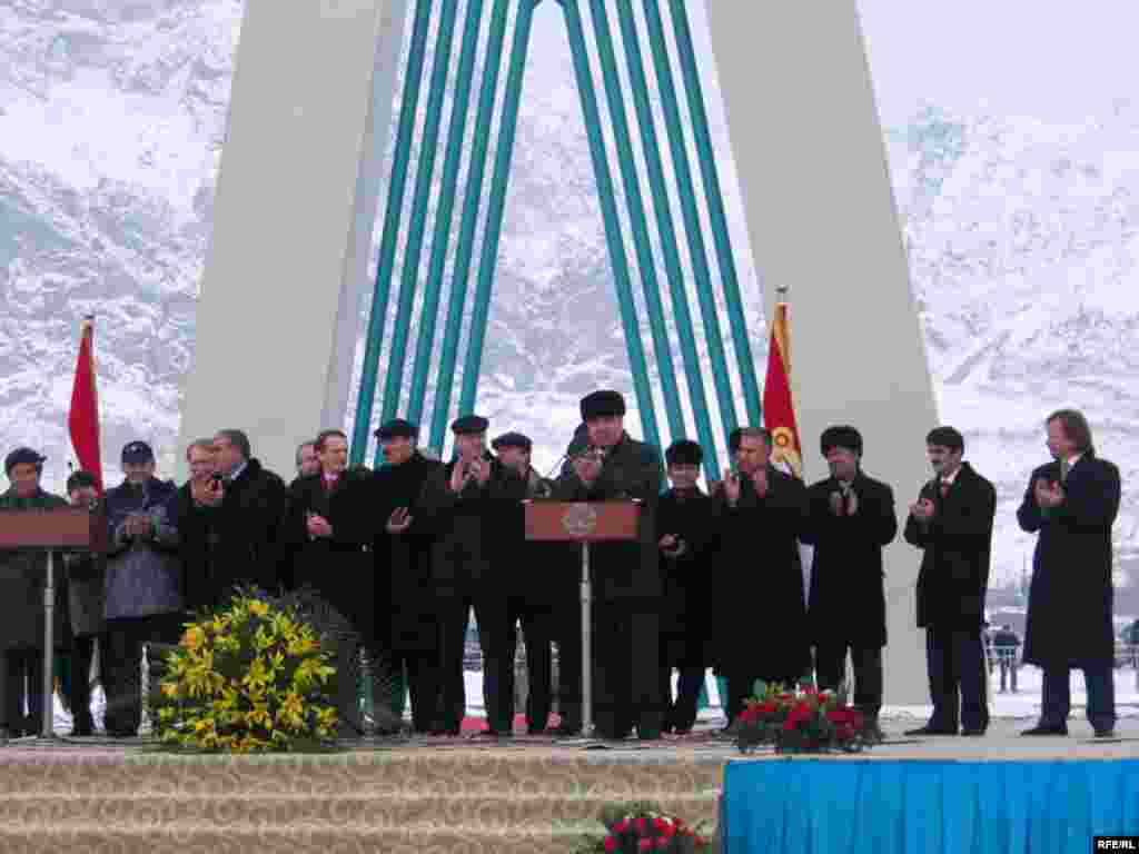 Нерӯгоҳ бо баргузории як маросими расмӣ ба кор оғоз кард.