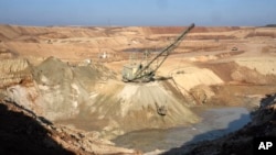 Кар’єр з видобутку ільменіту, Кіровоградська область, архівне фото