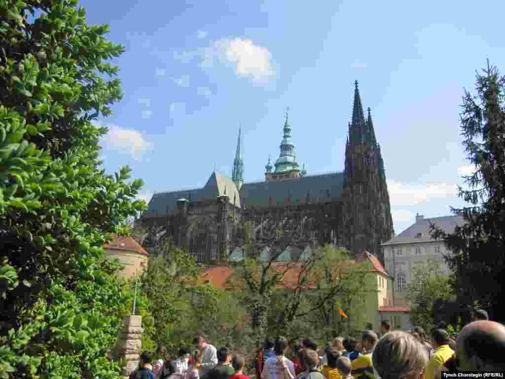 Праганын орто кылымдардагы  кансарайы. - Чехиянын ордо шаары Прага пасха майрамы маалында. 2011-жылдын апрели. Т.Чоротегин. 6-сүрөт.  