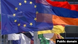 Հայաստանի և Եվրամիության դոշները, արխիվ