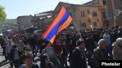 Armenia - Opposition supporters demonstrate in Yerevan, 17 April 2018.