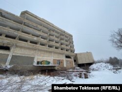 Мейманкананын арткы көрүнүшү.