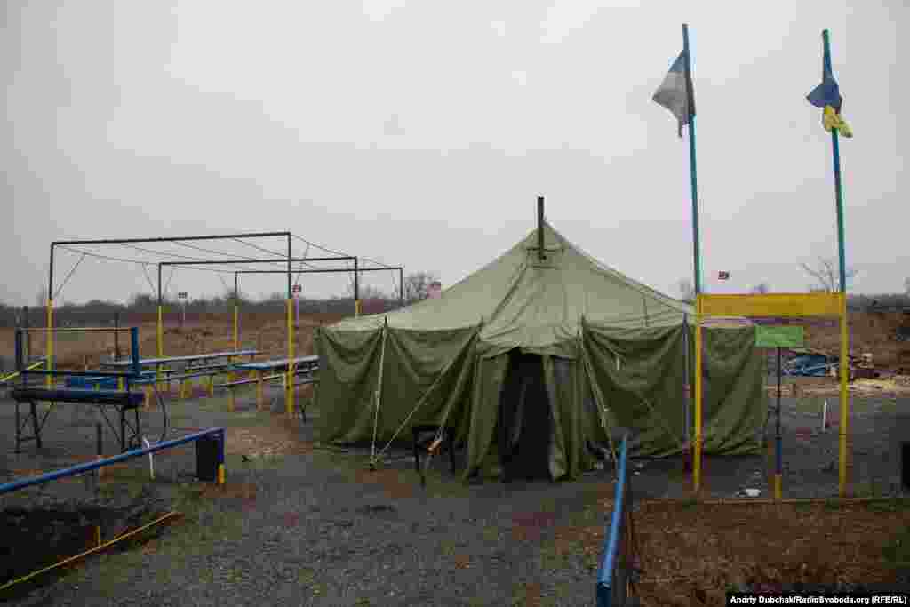 Намет, де ті, хто подорожує, можуть очікувати та грітися.