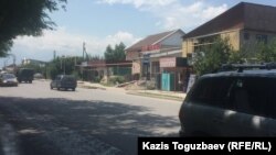 Одна из улиц микрорайона Шанырак. Алматы, 1 июля 2017 года.   