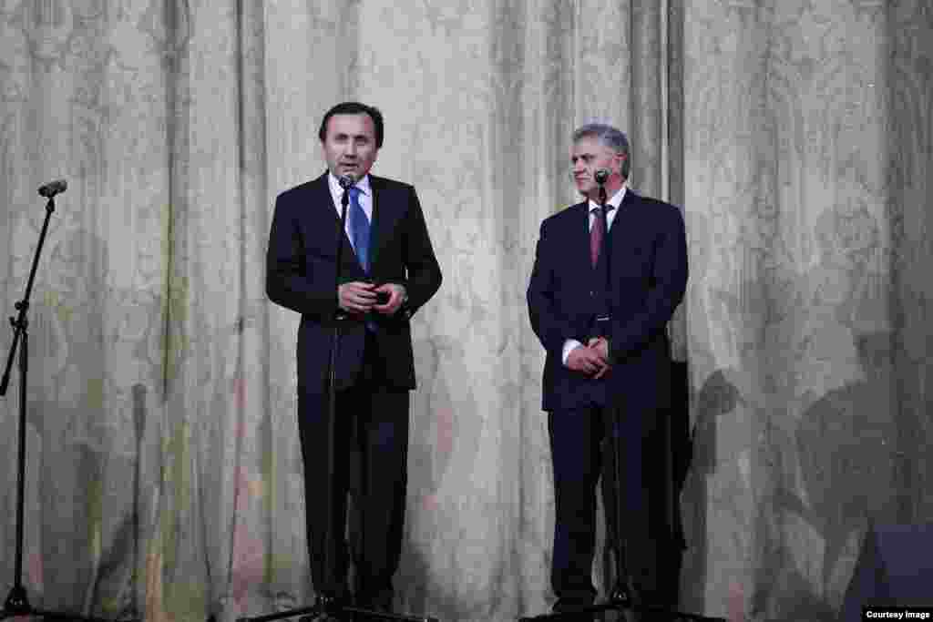 Посздравление посла Таджикистана в России Имомуддина Сатторова