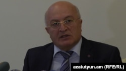 Заместитель председателя Следственного комитета Арам Тамазян во время пресс-конференции, Ереван, 14декабря 2015 г.