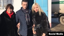 Хайсер Джемилев с матерью Сафинар и супругой Решиде 25 ноября