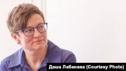 Сябра ПЭН-цэнтру Вольга Шпарага, якая цяпер за кратамі