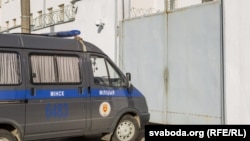 Ілюстрацыйнае фота. Ля турмы на Акрэсьціна, дзе адбывалі пакараньне украінскія грамадзяне Ўладзіслаў Ярмолаў, Леанід Намярчук і Ашот Саркісьян 