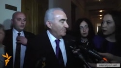 «Նկարը նայում եմ, տեսնում եմ, որ ես նման հագուստ էլ չունեմ». Գալուստ Սահակյան