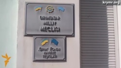 Мәҗлес бинасыннан куыла