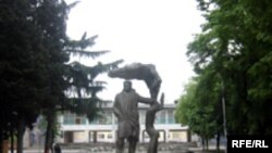 Qazaxda Səməd Vurğunun abidəsi, 2 may 2006