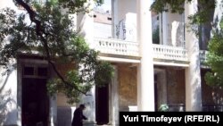 Ныне действующий закон дает возможность приватизировать объекты в трех случаях: если они являются торговыми, были разрушены в ходе военных действий или их строительство не было завершено