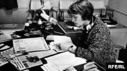 Ведуча музичних програм Розіна Ядрна готує черговий випуск у мюнхенській студії Радіо Вільна Європа (архівне фото)