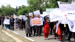 Акция протеста против политики Тегерана прошла у посольства Ирана в Душанбе