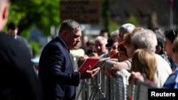 Роберт Фицо. Гандлова шаары. Окуя болгон жер. 