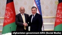 Конференция в Ташкенте была запланирована после второго заседания «Кабульского процесса», которое состоялось 28 февраля этого года в столице Афганистана. На фото: президенты Узбекистана и Афганистана Шавкат Мирзияев (справа) и Ашраф Гани. 