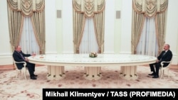 Президент России Владимир Путин и президент Азербайджана Ильхам Алиев встречаются в Кремле, Москва, 22 февраля 2022 года