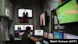 مسئولان برخی رسانه‌های خصوصی افغانستان تعدیل در قانون رسانه‌ها را کودتا در برابر رسانه‌های‌جمعی این کشور می‌دانند.