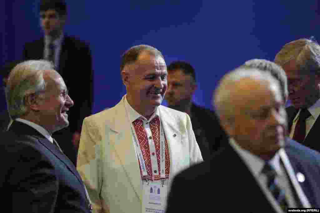 Экс-міністры замежных справаў Беларусі ​Сяргей Мартынаў (зьлева) і Пятро Краўчанка