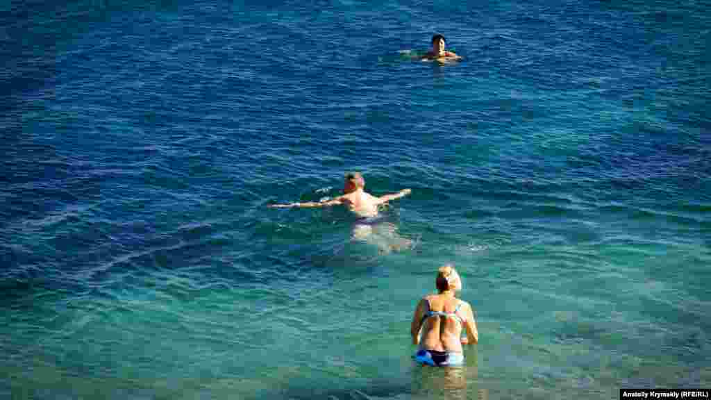 Купаться отважились единицы