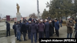 Родные задержанных в Таджикистане граждан КР. Город Баткен. 22 февраля 2021 года.