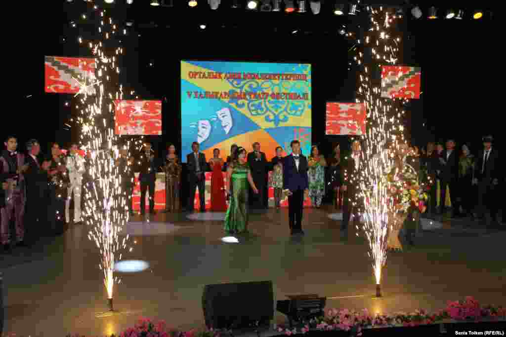 Торжественное открытие V международного театрального фестиваля в Актау. 25 октября 2014 года. 