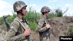 Արցախի ՊԲ զինծառայողները շփման գծում մարտական հերթապահության ժամանակ, արխիվ