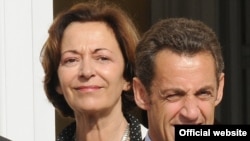 Fransiýanyň Daşary söwda boýunça döwlet sekretary Anne-Mariýe Idrak (çepde) we Fransiýanyň prezidenti Nikolýa Sarkozi, Brýussel, 2008-nji ýyl.