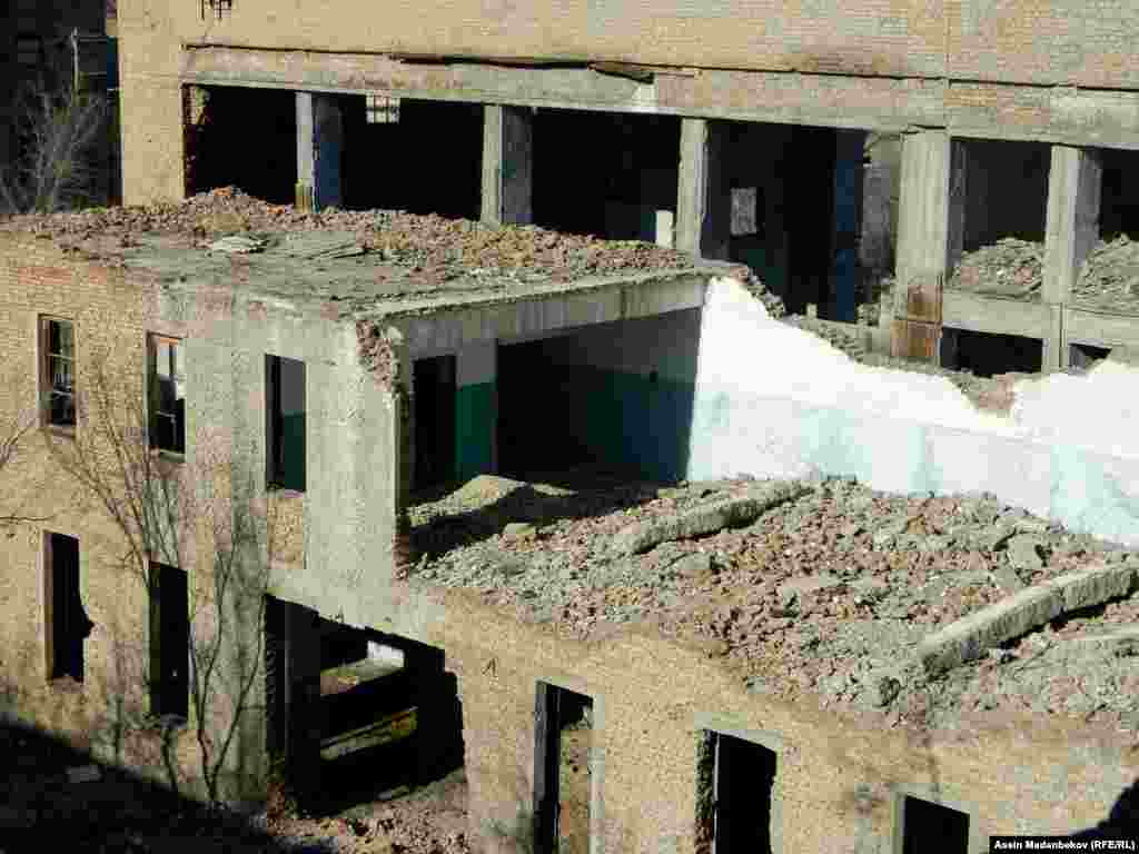 Советтер Союзу таркаган мезгилде завод менчиктештирилип, ошол бойдон ишин токтоткон.