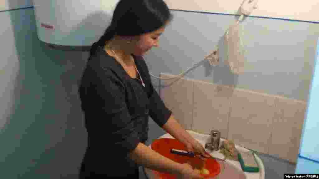 Студенттер бул жатаканадагыдай шарт көпчүлүгүнүн үйүндө да жок экенин жашырбайт.