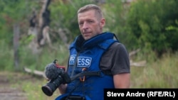 Засновник проєкту Donbas Frontliner, автор Радіо Свобода Андрій Дубчак отримав нагороду за «сміливе й професійне висвітлення подій у зонах боїв, часто з ризиком для життя»