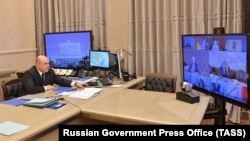 Громадяни Росії можуть виїхати з країни для того, щоб подбати про хворих родичів, а також виїхати на роботу, навчання і для отримання медичної допомоги за кордоном, повідомив на нараді прем’єр-міністр Михайло Мішустін