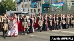 Уфада узган фольклориадада милли киемдәге башкортлар, 9 июль 2021