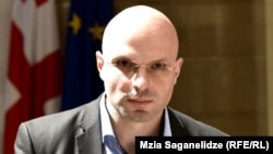 В ходе слушаний сам кандидат и лидеры большинства не скрывали, что кандидатура Тадумадзе выдвинута исключительно по рекомендации Бидзины Иванишвили