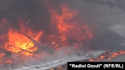 Telekeçiler şäheriň ýangyna garşy göreş gullugynyň tiz wagtda wakanyň bolan ýerine gelendigini we uly ýangynyň öňüni alandygyny aýtdylar. (Illýustrasiýa suraty)