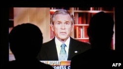 Буш из телевизора. Во Флориде слушают программную речь президента