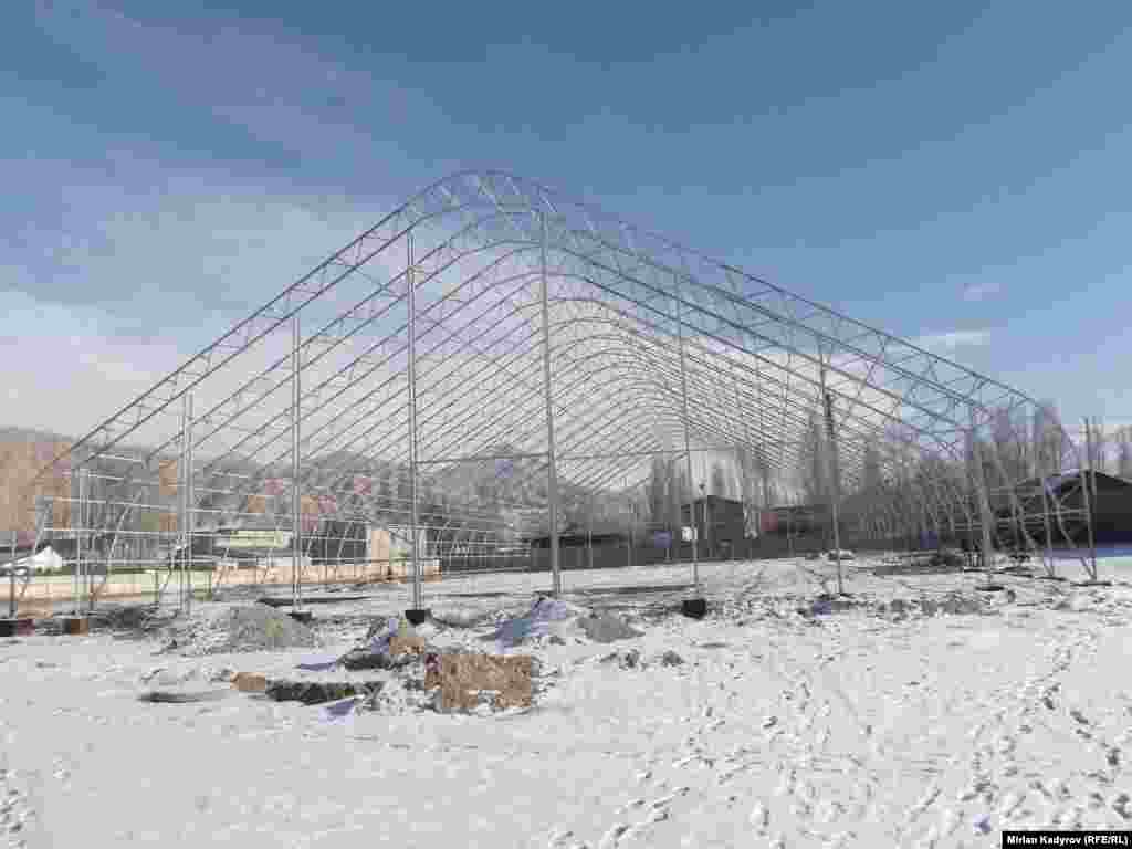 Болочок хоккей талаасына эл аралык мелдештерди өткөрүүгө мүмкүнчүлүк түзүлүп, муз үстүндө бийлөө, массалык муз тебүү жана хоккей курстары ачылмакчы.