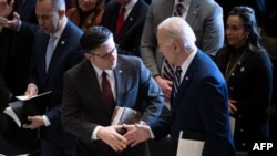 ԱՄՆ Ներկայացուցիչների տան խոսնակ Մայք Ջոմսոնը և նախագահ Ջո Բայդենը, Կապիտոլիում, Վաշինգտոն, 1 փետրվարի, 2024թ.