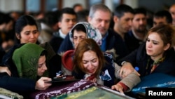 Жардырууда каза тапкандар менен коштошуу зыйнаты. Анкара, 14-март, 2016-жыл. 