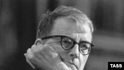 Дмитрию Шостаковичу пришлось при жизни испытать самую жесткую идеологическую цензуру и критику. Но и в наше время она продолжается.