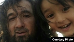 Глмурод Халимовдун кызы менен түшкөн сүрөтү