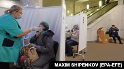 Ռուսաստան - Կորոնավիրուսի թեստավորման կետեր Մոսկվայի մետրոպոլիտենում, 3-ը նոյեմբերի, 2021թ․