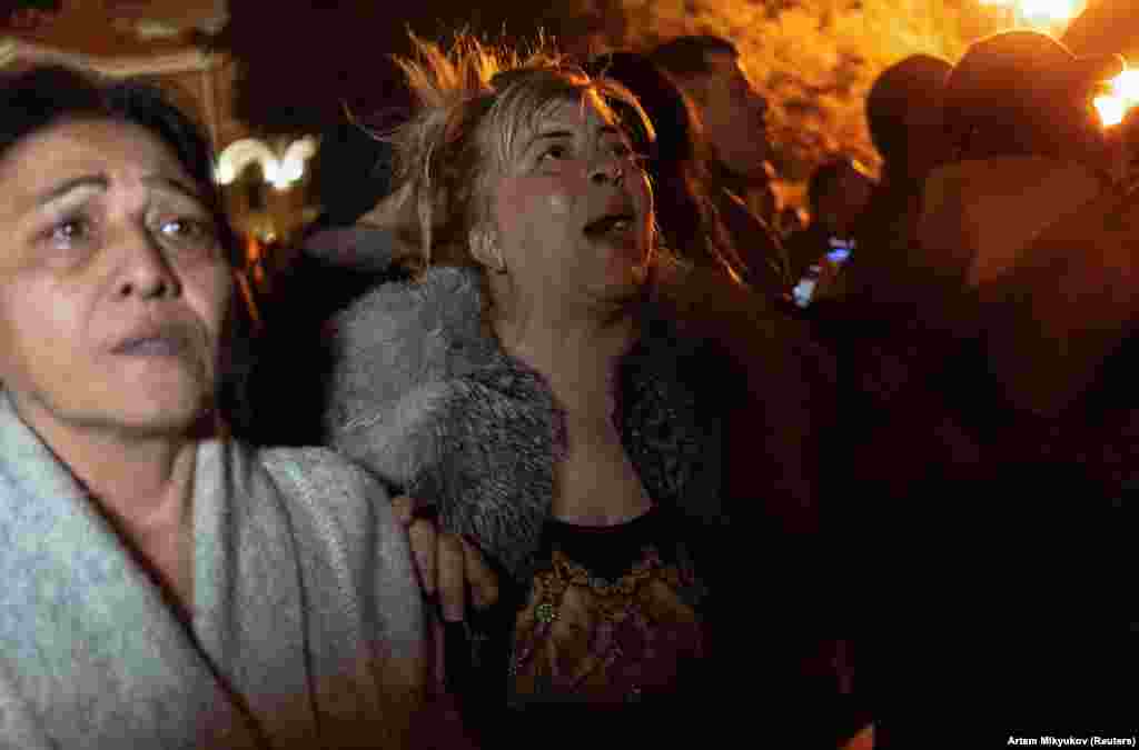 Протестувальники біля будівлі парламенту Вірменії в Єревані