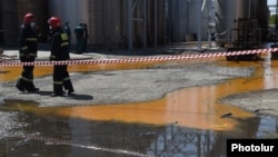 Спасатели в филиале «Прошянского коньячного завода» в селе Армавир.