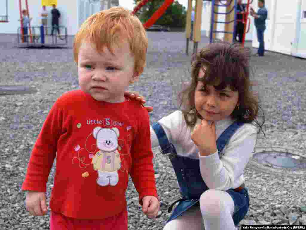 Діти-переселенці. Переважна більшість маленьких мешканців модулів вже влаштовані в дитячий садок та школу неподалік