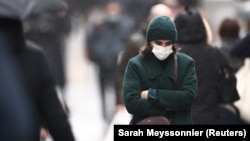 Франциянын борбору Париждин көчөсүндө тартылган сүрөт. Иллюстрация.