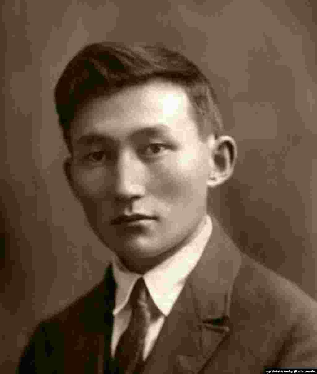 Зыяш Бектенов. Жаштык кез.&nbsp;