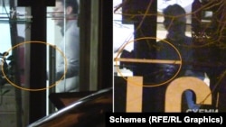 А також, як час-від-часу в закладі курсував офіціант – то з порожнім, то з повним посуду підносом