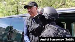 Анатолий Быков перед судом об избрании меры пресечения в Красноярске (архивное фото)